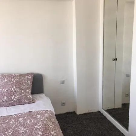 Superbe En Coloc Dans Un Appt De 88m2 A 200m Des Remparts Bed & Breakfast