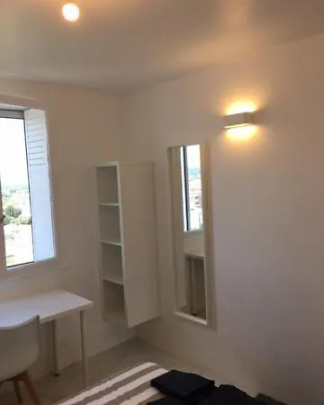 Superbe En Coloc Dans Un Appt De 88m2 A 200m Des Remparts Bed & Breakfast