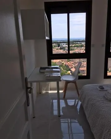 Superbe En Coloc Dans Un Appt De 88m2 A 200m Des Remparts Bed & Breakfast Avignon